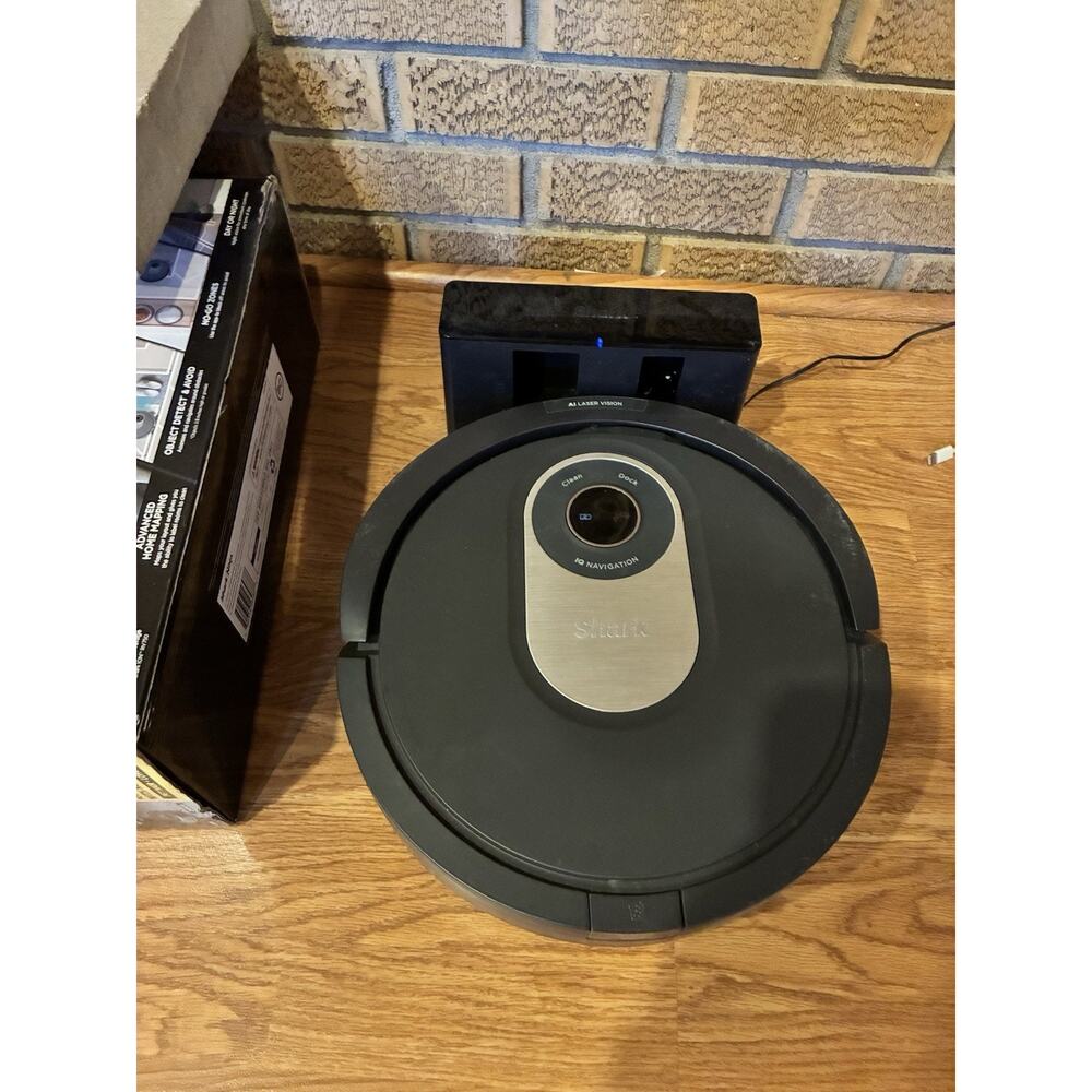 Shark AI Wi-Fi Connected Robot Vacuum with Advanced Navigation -RV2011 - Picture 2 of 4